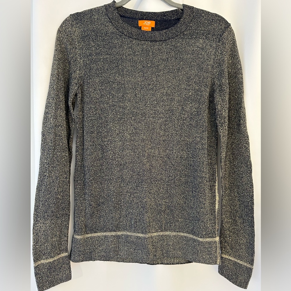 ⭐️sparkles⭐️ Navy and Metallic gold thin sweater. EUC!